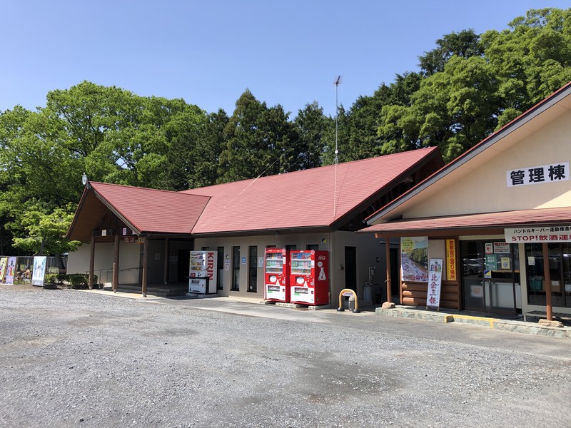 キャンプ場の駐車場