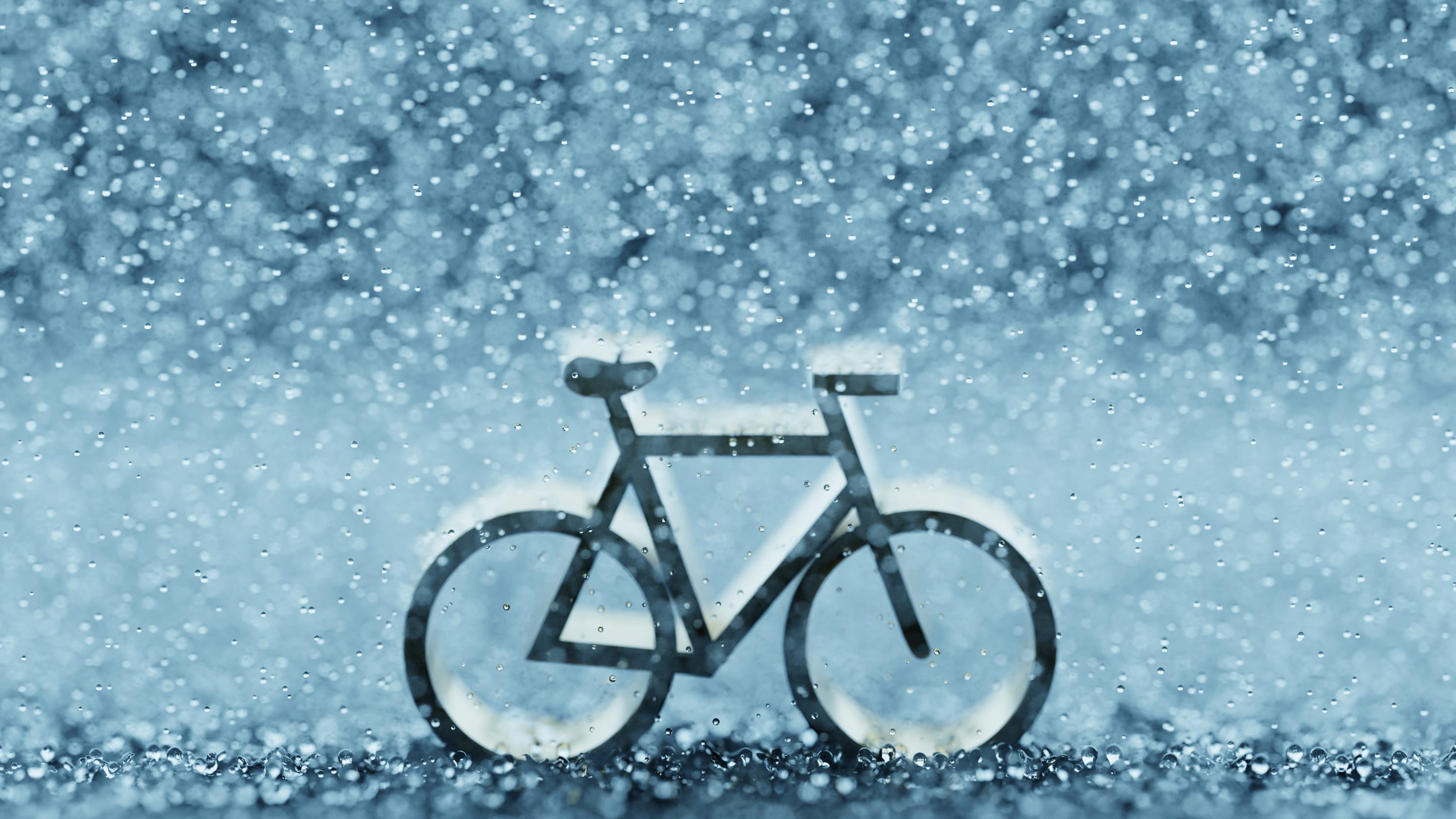 雨の日に自転車に乗ることは危険