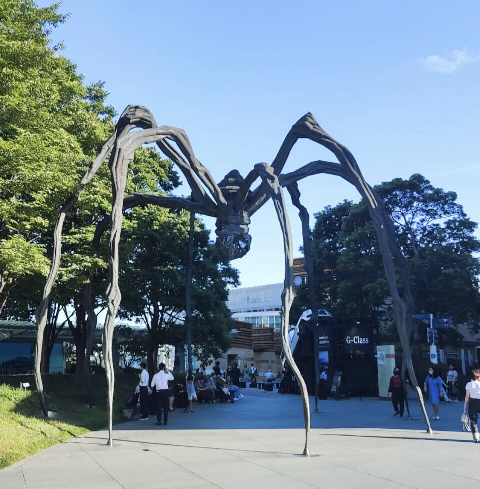六本木にある蜘蛛のオブジェ「巨大クモ・ママン」